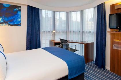 Holiday Inn Express London City - image 3