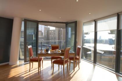 Marlin Apartments Canary Wharf - image 1
