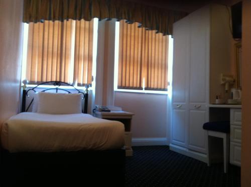 Mermaid Suite Hotel - image 2