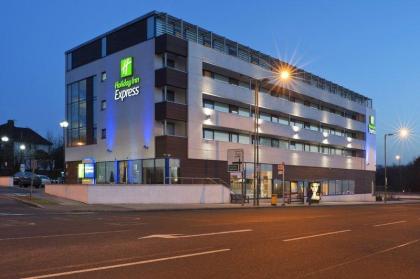 Holiday Inn Express London Golders Green - image 2