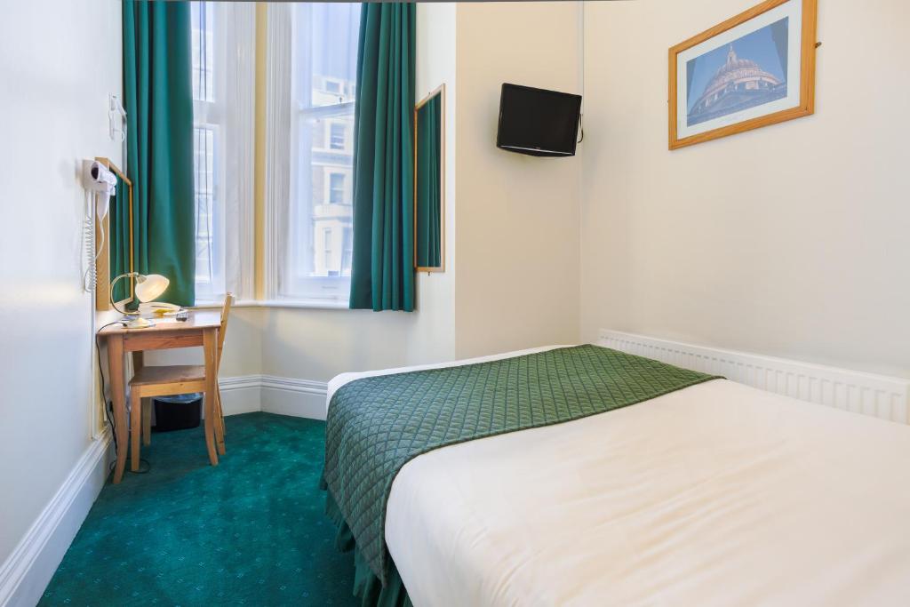 London Town Hotel - image 6