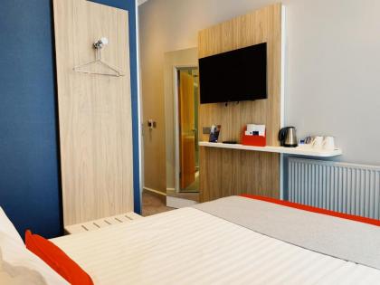 Holiday Inn Express London Victoria - image 5