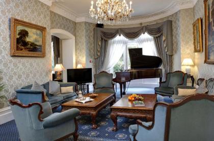 Best Western Swiss Cottage Hotel - image 6