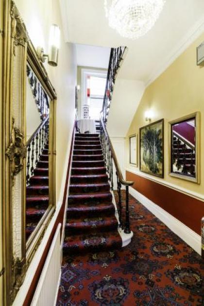 Tudor Court Hotel - image 2