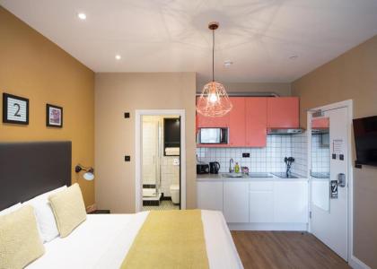 room2 Hammersmith Hometel - image 1