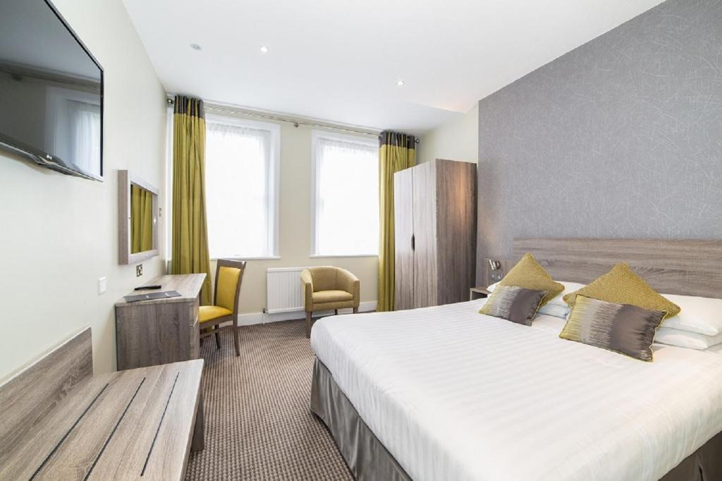 TOP Phoenix Hotel London - main image