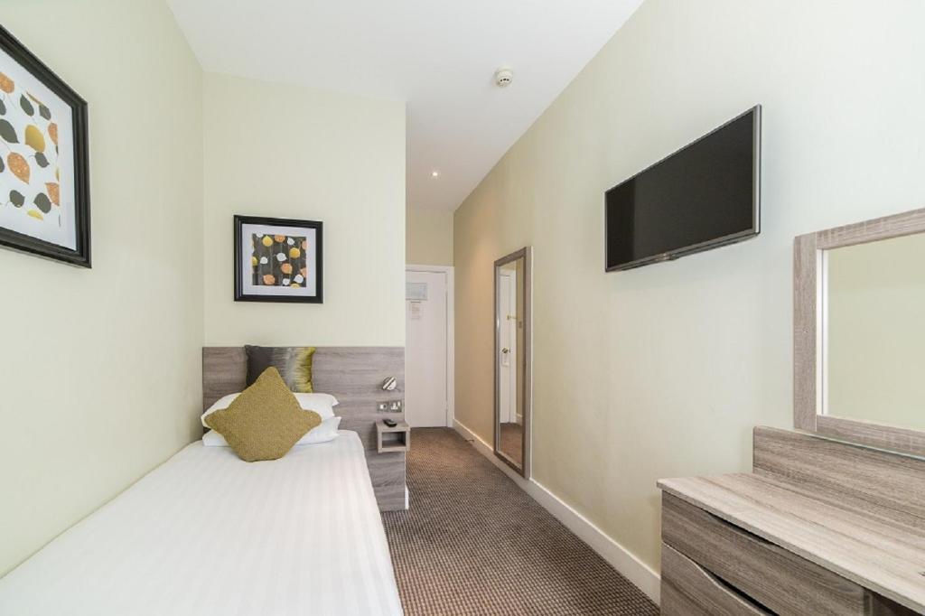 TOP Phoenix Hotel London - image 6