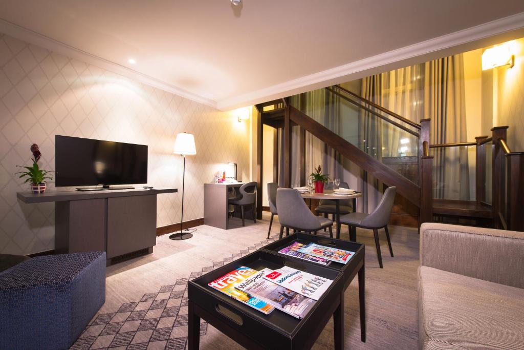 DoubleTree by Hilton London Kensington - image 2