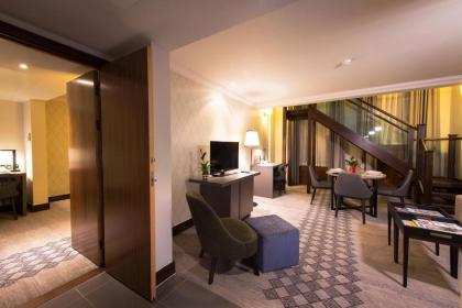 DoubleTree by Hilton London Kensington - image 8