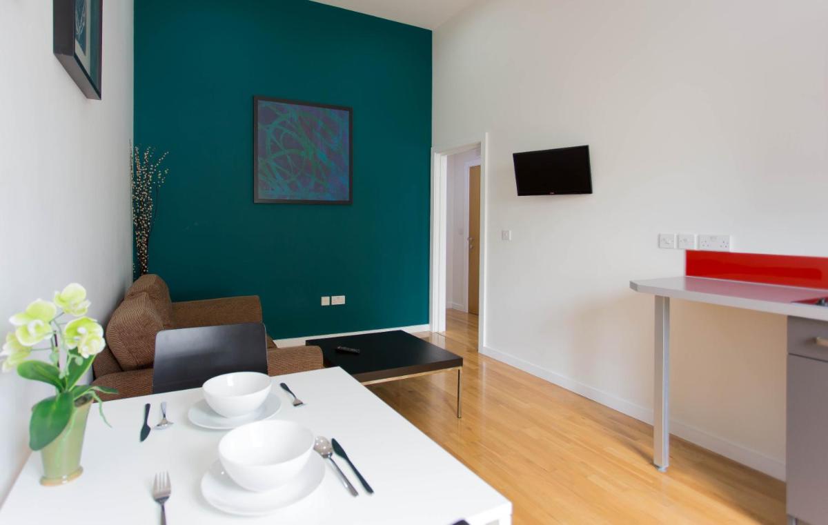 Princes Square Serviced Apartments - image 4