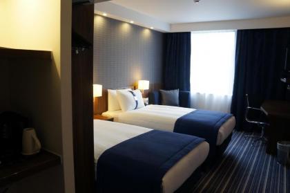 Holiday Inn Express Earls Court - image 7