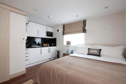 Claverley Court Apartment Knightsbridge - image 11