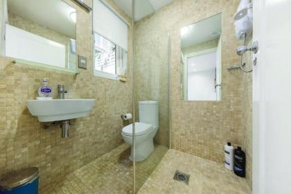 3 Bedroom Apartment in Westminster - image 10