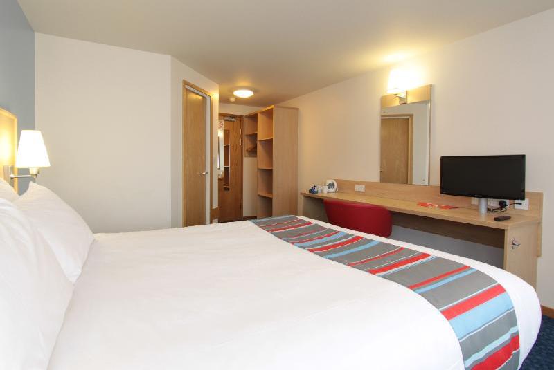 Travelodge Staines - image 3