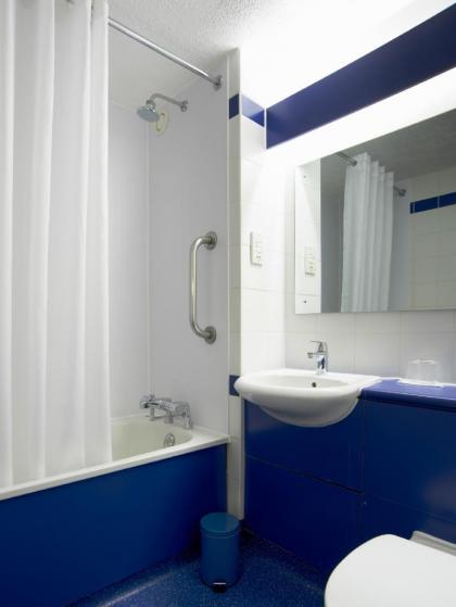 Travelodge Staines - image 4