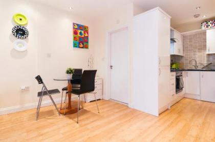 Kings Cross Apartment - image 14