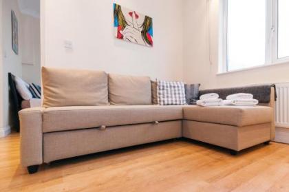 Kings Cross Apartment - image 15