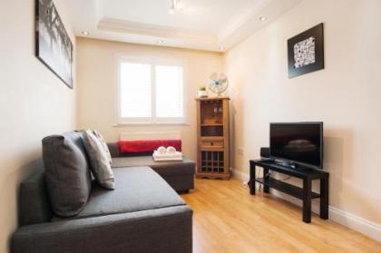 Kings Cross Apartment - image 17