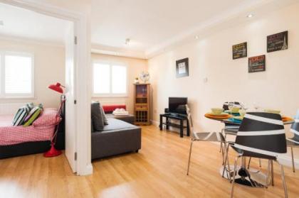 Kings Cross Apartment - image 19