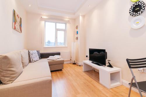 Kings Cross Apartment - image 6