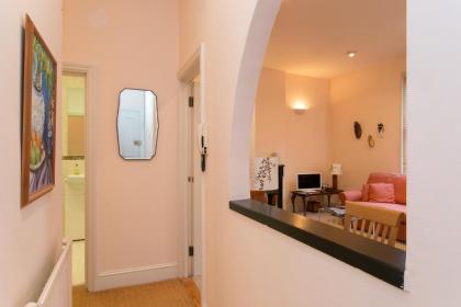 Veeve - Charming Hampstead Apartment - image 8