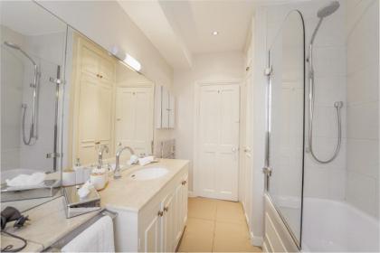 Mayfair Serviced Apartments - image 16