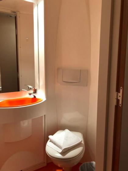 easyHotel Victoria - image 6