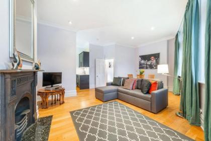 Modern 1BR apartment with terrace 3 mins from Trafalgar Square - image 10