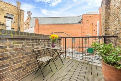 Modern 1BR apartment with terrace 3 mins from Trafalgar Square - image 13