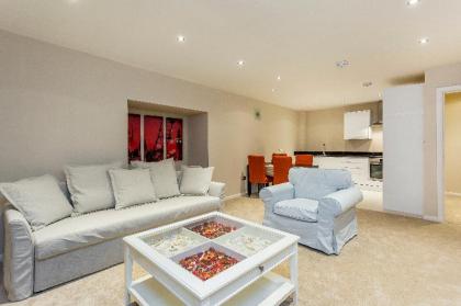 Crawford Suites Serviced Apartments - image 10