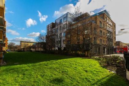 City Aldgate Apartments - image 11