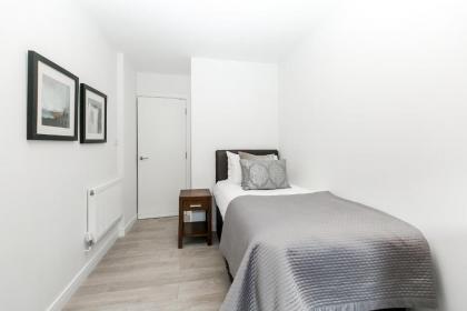 City Aldgate Apartments - image 4