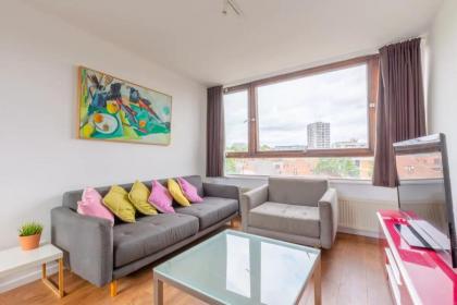 Unique Spacious Central 3 Bedroom with Rooftop Terrace