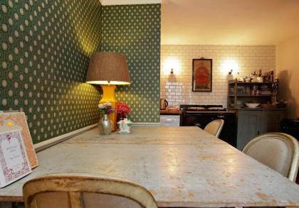 Home at Heart - Glorious 2 Bedroom Garden Apartment Notting Hill TALB - image 13