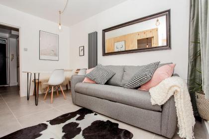 Modern Central 1BD Flat in Clerkenwell - sleeps 4! - image 1