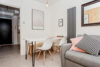 Modern Central 1BD Flat in Clerkenwell - sleeps 4! - image 19