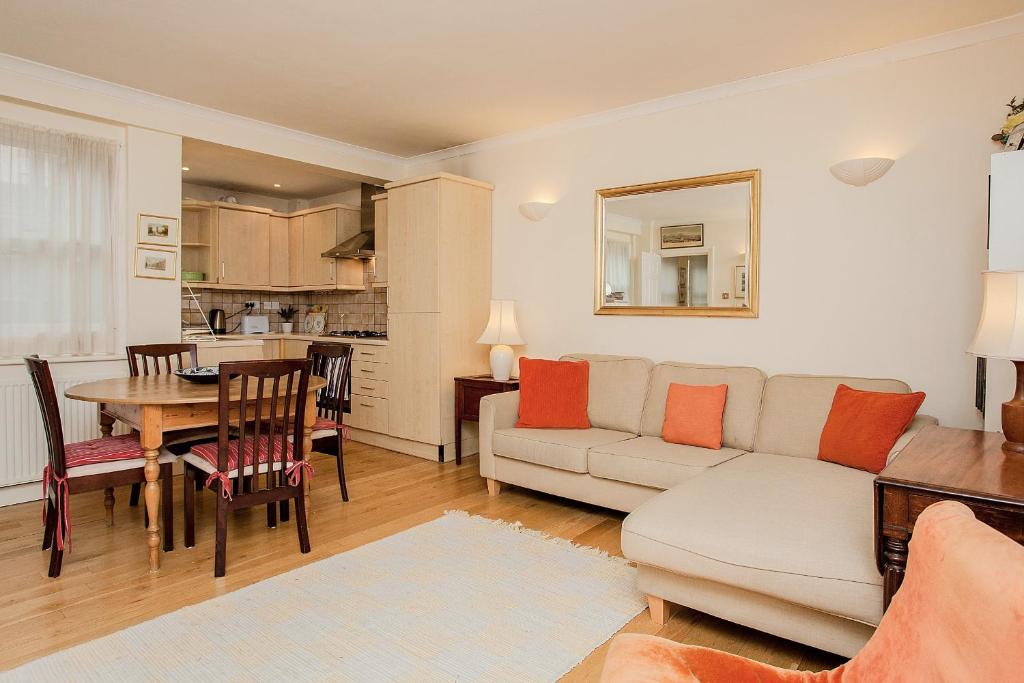 Bright 2 Bedroom Flat in Central London - main image