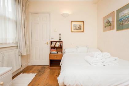 Bright 2 Bedroom Flat in Central London - image 11