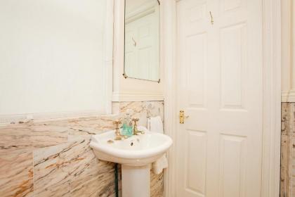 Bright 2 Bedroom Flat in Central London - image 8