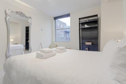 Stunning Modern Apartment in South Kensington - image 14