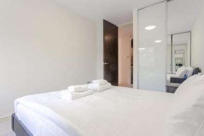 Stunning Modern Apartment in South Kensington - image 18