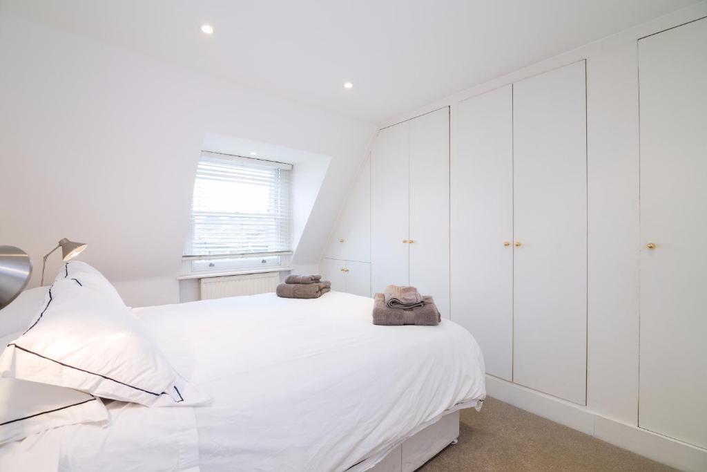 Contemporary 1 Bed Flat in Fulham Near The Thames - image 4