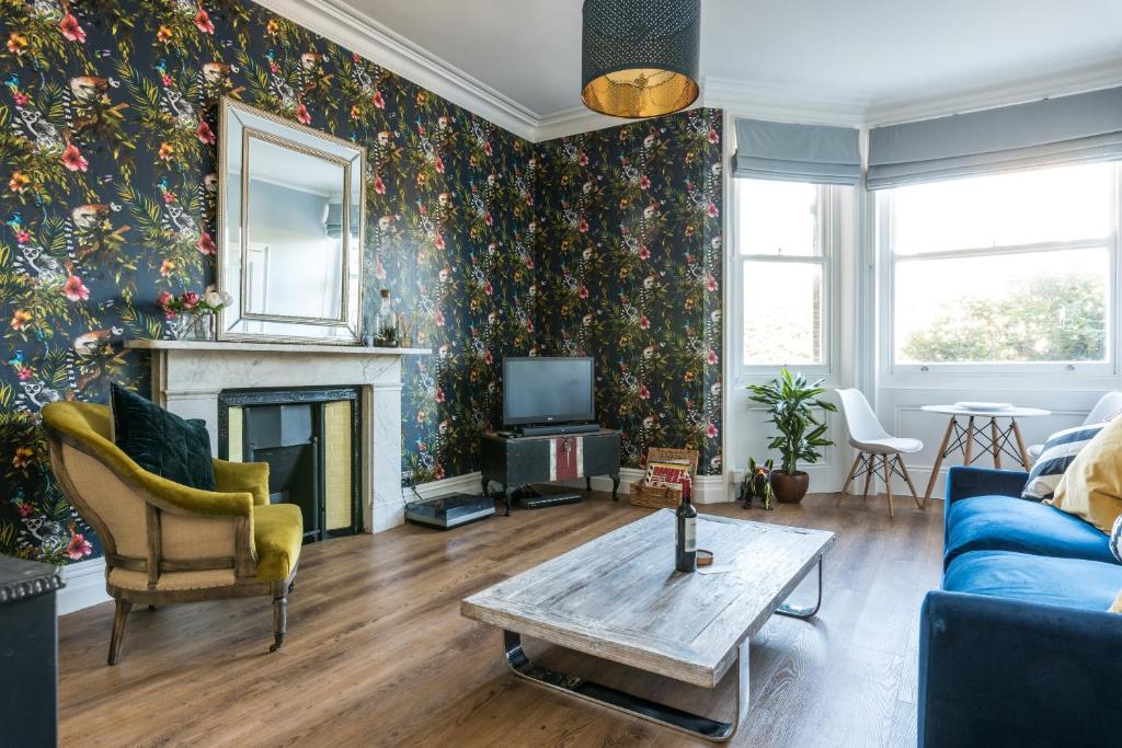 Exquisite Notting Hill Flat With Roof Terrace - main image