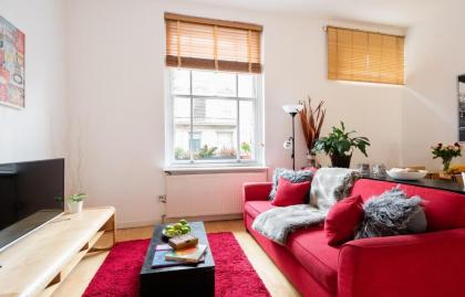 Classic Two-Bedroom Apartment Pimlico - image 1