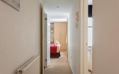 Classic Two-Bedroom Apartment Pimlico - image 14