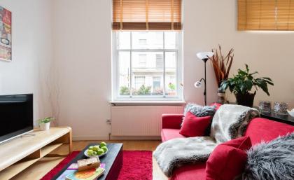 Classic Two-Bedroom Apartment Pimlico - image 17