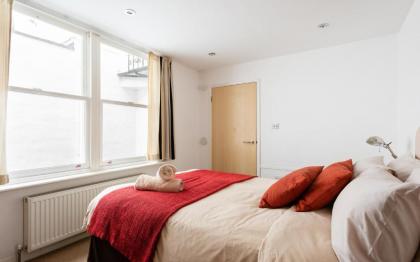 Classic Two-Bedroom Apartment Pimlico - image 8