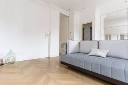 Elegant 1 Bedroom Apartment in South Kensington - image 16