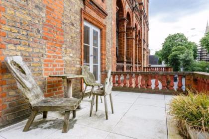 Elegant 1 Bedroom Apartment in South Kensington - image 18