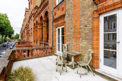 Elegant 1 Bedroom Apartment in South Kensington - image 20